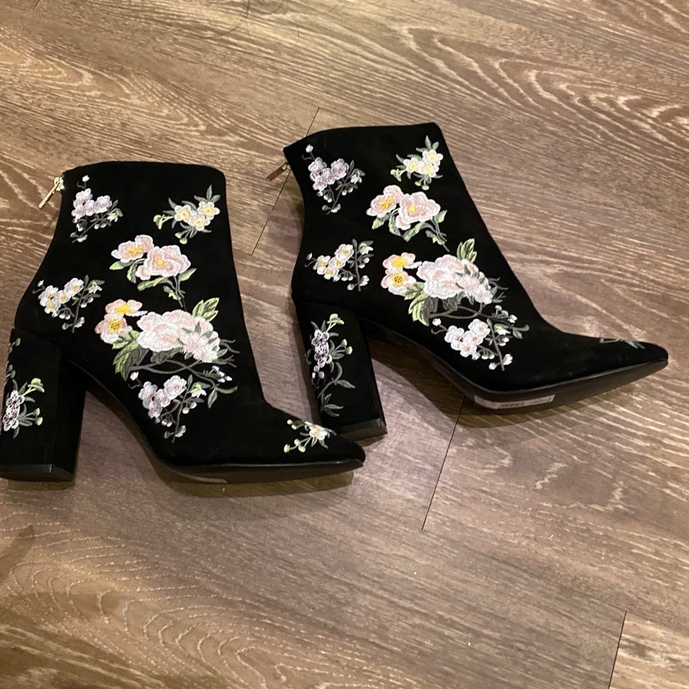 Black Fabric Flower Booties Sz -10.5